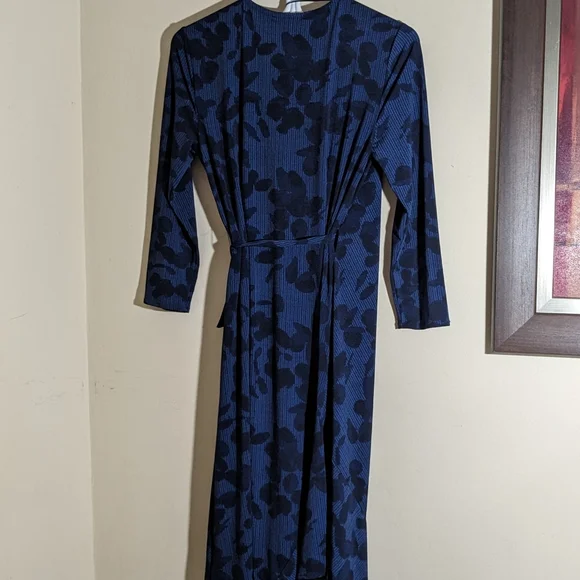 Dress - Picture 3 of 5